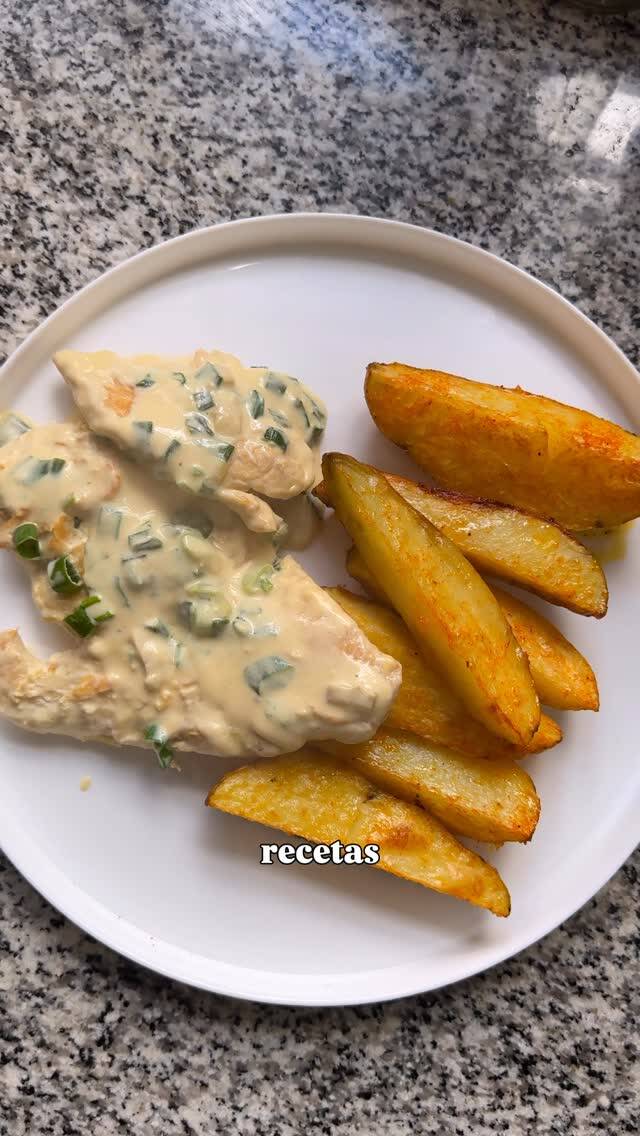 Suprema de pollo al verdeo con papas al horno fáciles recipe thumbnail