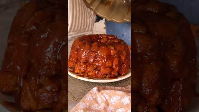 Caramel Apple Monkey Bread Recipe recipe thumbnail