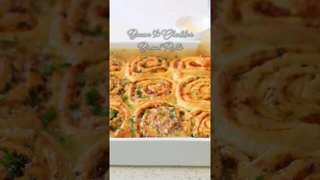 Incredible Cheesy Bacon Bread Rolls with Garlic Butter recipe thumbnail