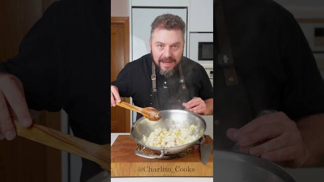 Foto de la receta Garbanzos con sepia y patatas