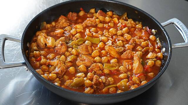 Foto de la receta Garbanzos con pollo y verduras
