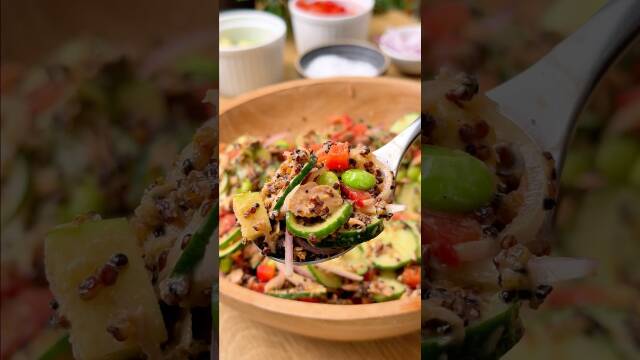 Crispy Quinoa Salad with Tuna and Edamame recipe thumbnail