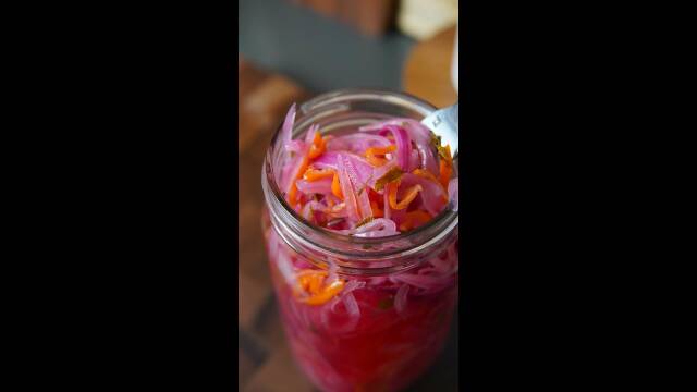 Foto de la receta Cebolla curtida con habanero y limón