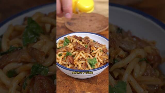 Salteado de Noodles: Tres Deliciosas Variaciones con Ternera, Pollo y Langostinos recipe thumbnail