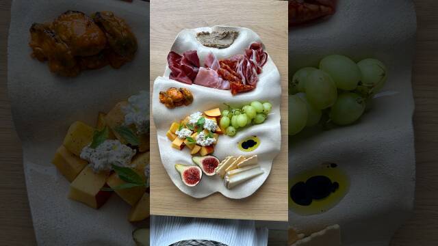 Foto de la receta Tabla variada de embutidos, fruta y marisco