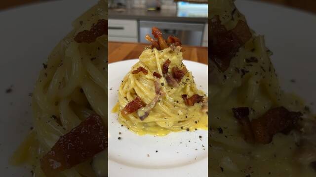 Authentic Roman Carbonara: The Ultimate Creamy Pasta Delight recipe thumbnail