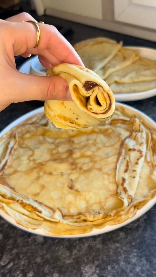 Foto de la receta Crepes caseras con azúcar vainillado y mantequilla