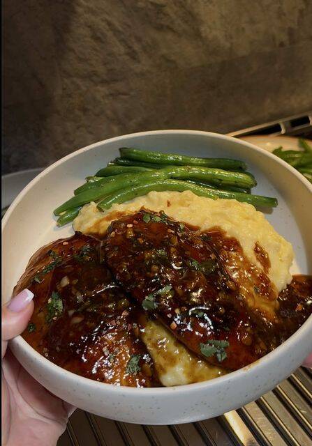 Foto de la receta Criss Cross Honey Garlic Chicken with Creamy Mashed Potatoes