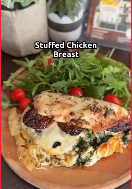 Foto de la receta Juicy Stuffed Chicken Breast with Divanis Semi-Hard Cheese, Sun-Dried Tomatoes, and Spinach - Air Fryer Delight!