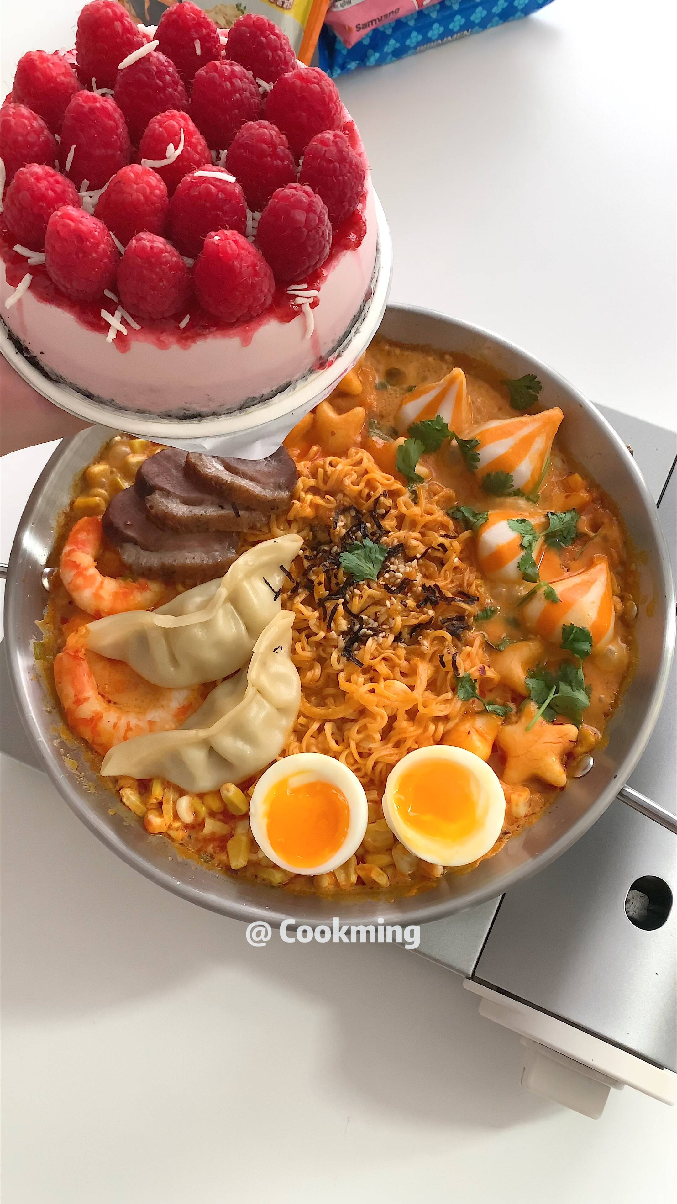 Buldak Ramen Hotpot with Raspberry Oreo Cake recipe thumbnail