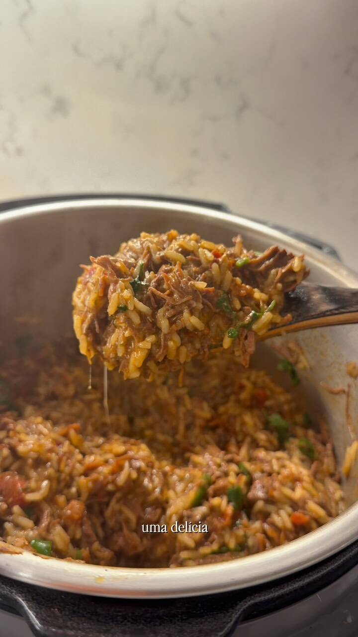 Foto de la receta Arroz mezclado con carne deshebrada, tocino y queso