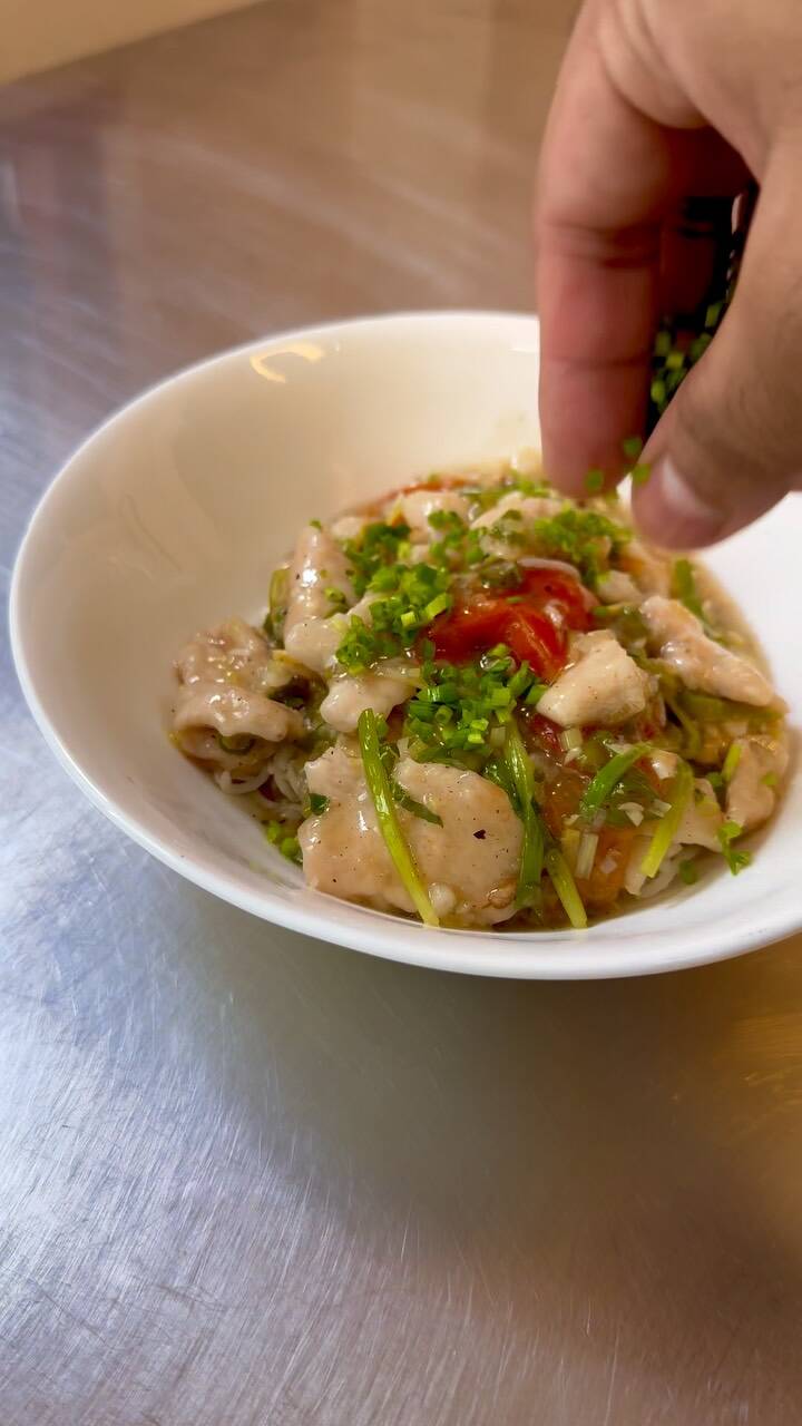 Lemon Garlic Chicken Rice with Tomato and Spring Onion recipe thumbnail