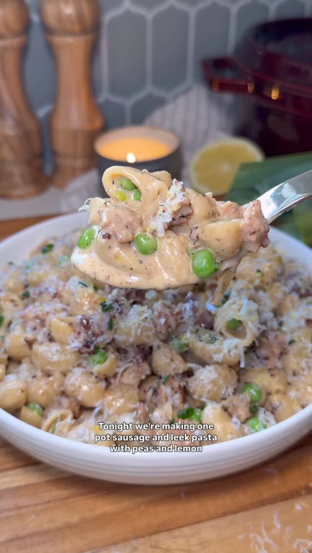 One Pot Sausage and Leek Pasta with Peas and Lemon recipe thumbnail