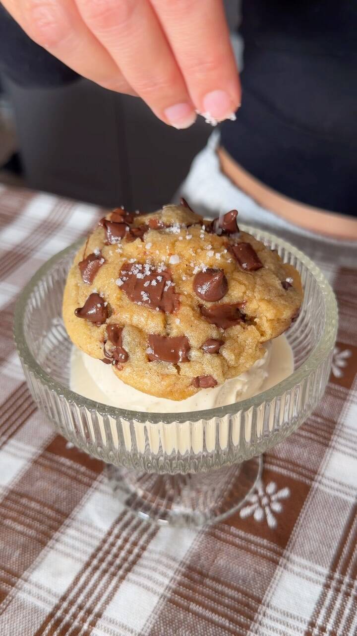 Foto de la receta Cookies de mantequilla dorada y chispas de chocolate