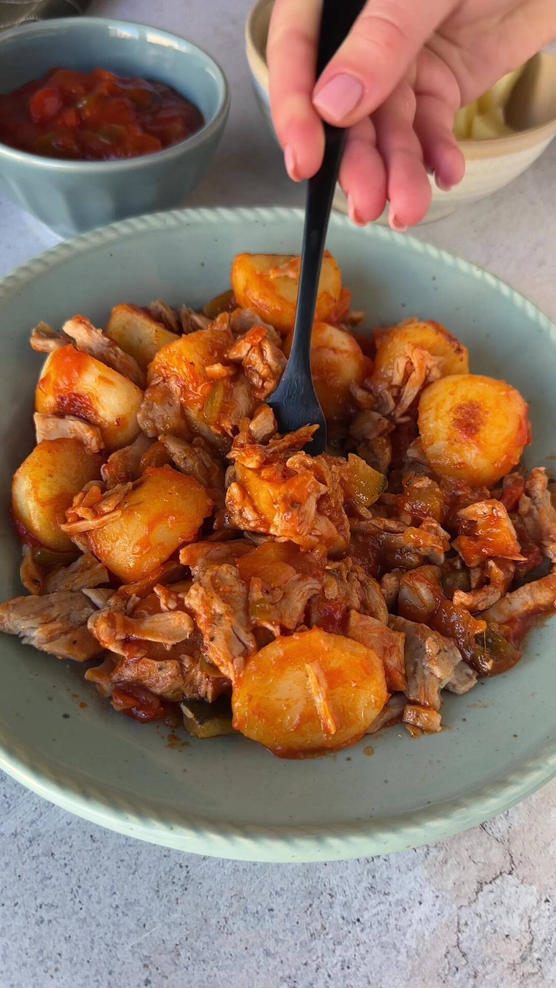 ¡Receta Rápida y Deliciosa: Pollo con Patatas y Fritada en 6 Minutos!