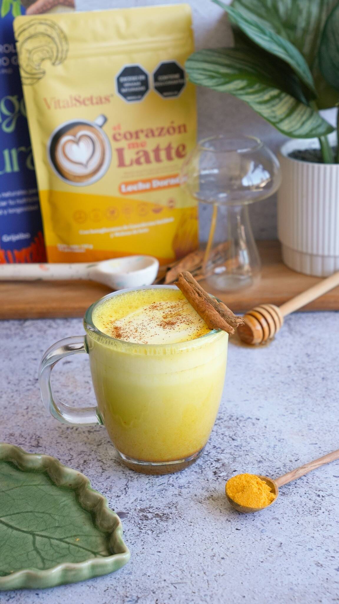 Foto de la receta Leche dorada con melena de león y cúrcuma