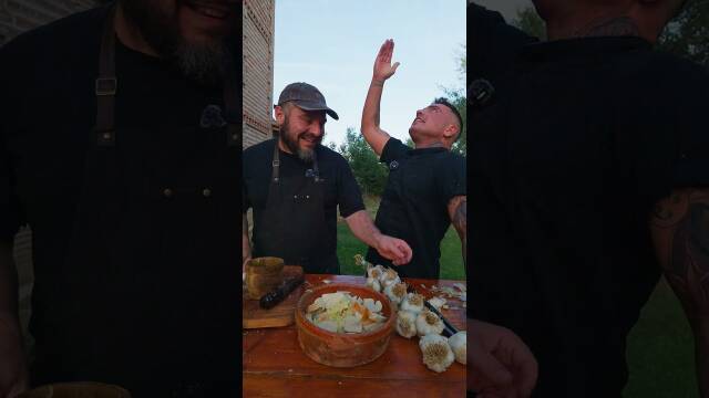 Foto de la receta Sopas de ajo y pan con tomate para desayunar