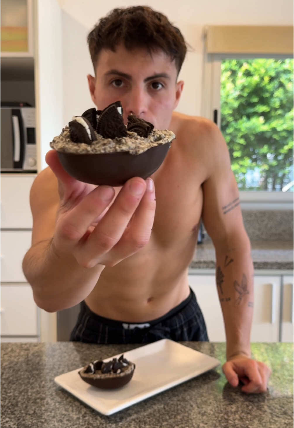 "Huevo de Pascua Relleno de Nutella y Oreo: Un Regalo Especial" recipe thumbnail