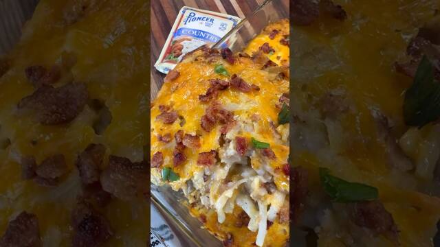 Cheesy Loaded Hashbrown Breakfast Casserole recipe thumbnail