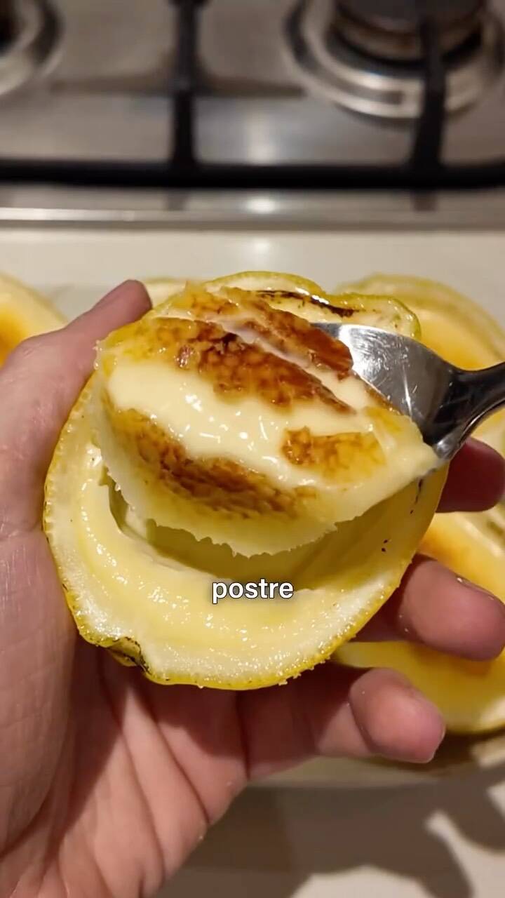 Foto de la receta Postre de limón en cáscaras con crema y azúcar