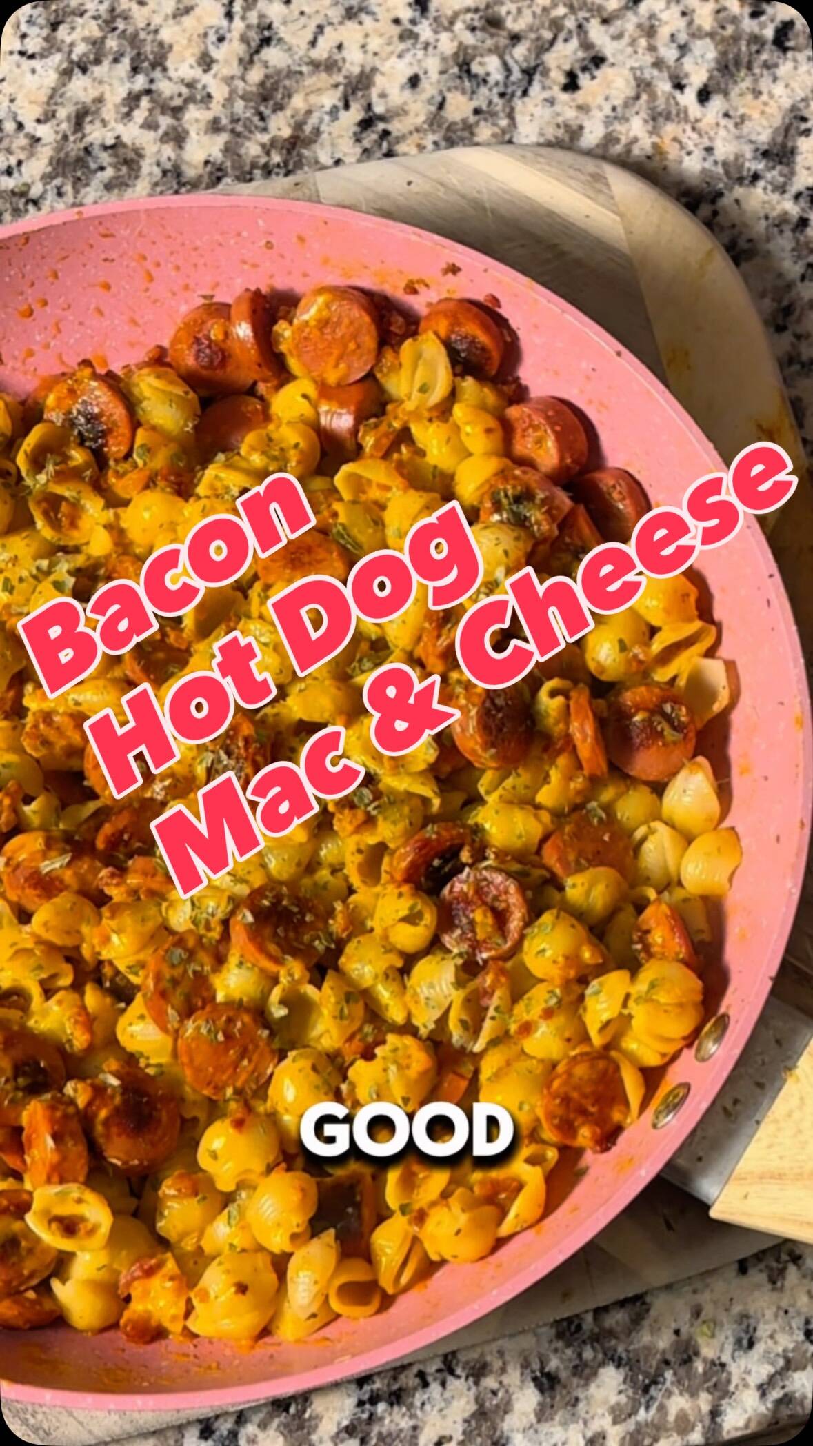 Foto de la receta Bacon Hot Dog Mac and Cheese with Shells