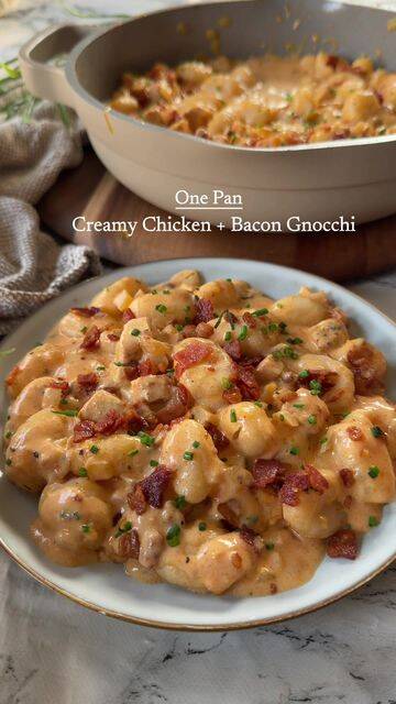 Foto de la receta One Pan Creamy Chicken Bacon Gnocchi with Cheese