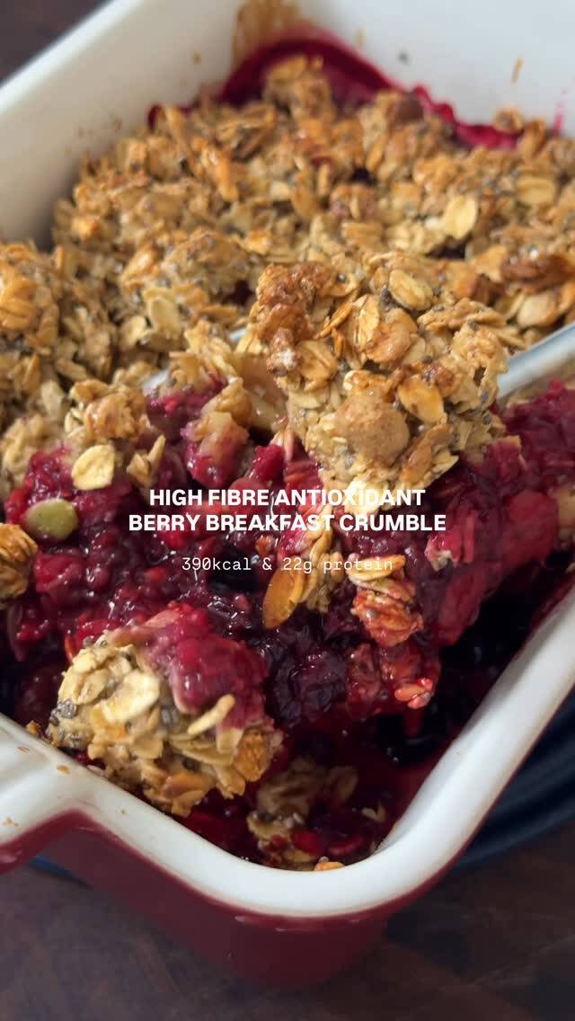 Foto de la receta High Fibre Berry Crumble Breakfast Bake with Protein