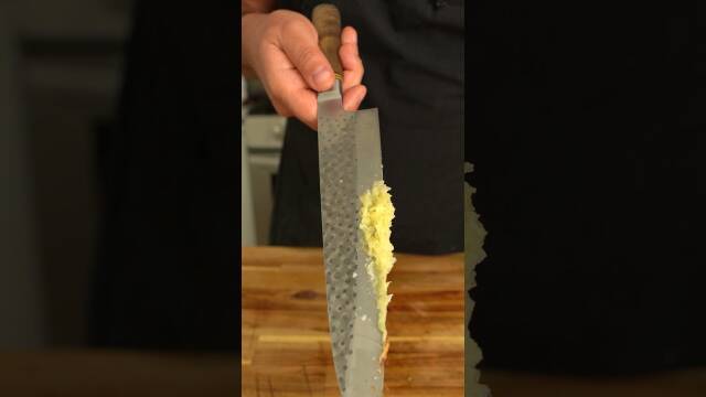 How to Mince Garlic: 6 Methods recipe thumbnail