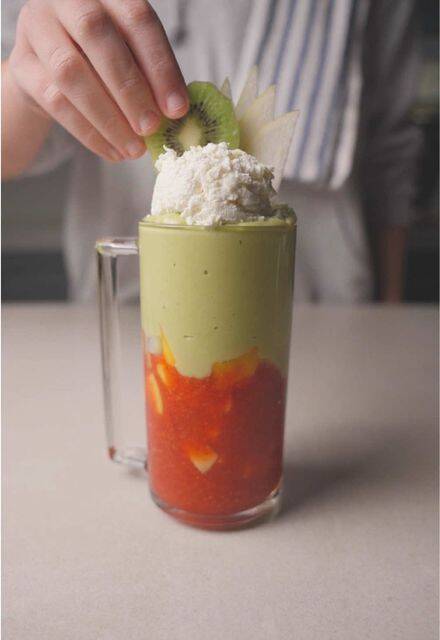 Foto de la receta Refreshing Lebanese Fruit Cocktail with Avocado Sauce and Creamy Ashta