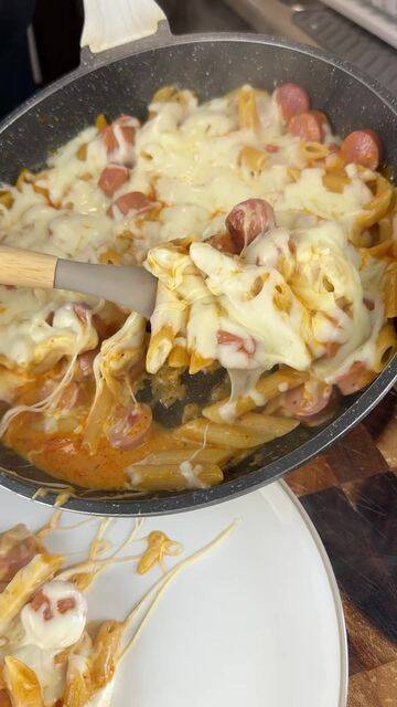 Foto de la receta Penne con salchichas y salsa cremosa de tomate