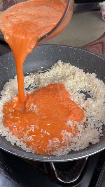 Foto de la receta Arroz con jugo de zanahoria y ajo