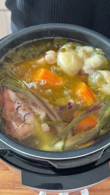 Foto de la receta Caldo de huesos casero