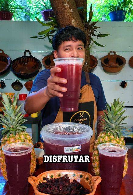 Foto de la receta Agua de Piña y Jamaica con canela