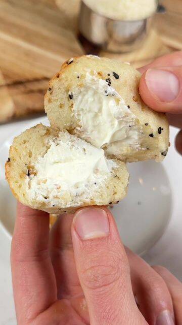 Foto de la receta Healthy High-Protein Stuffed Everything Bagel Bites