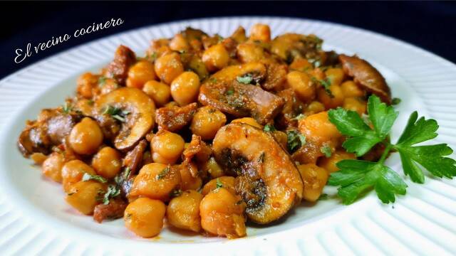 Foto de la receta Garbanzos Salteados con Chorizo y Champiñones