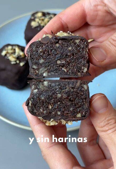Brownies Saludables Sin Horno con Dátiles, Nueces y Chocolate Negro recipe thumbnail