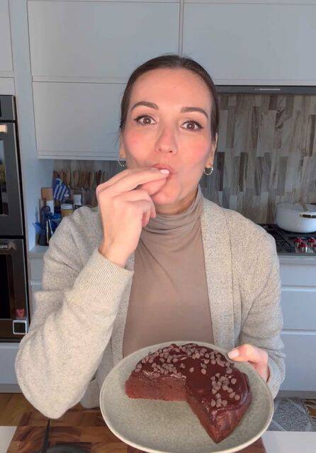 Foto de la receta Easy 3-Ingredient Flourless Chocolate Cake – No Added Sugar!