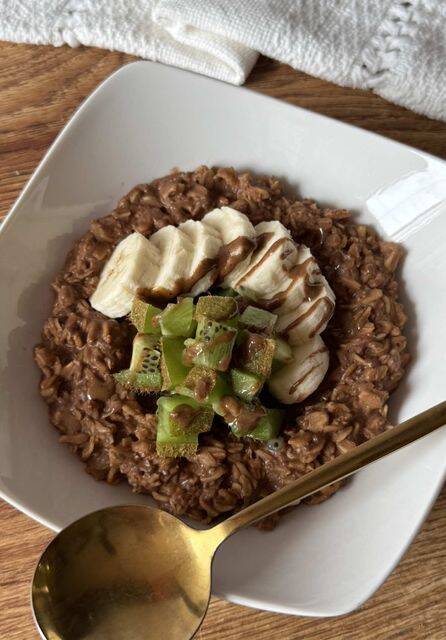 Foto de la receta Desayuno Dulce Prebiótico con Cacao, Chía y Kiwi para una Microbiota Saludable
