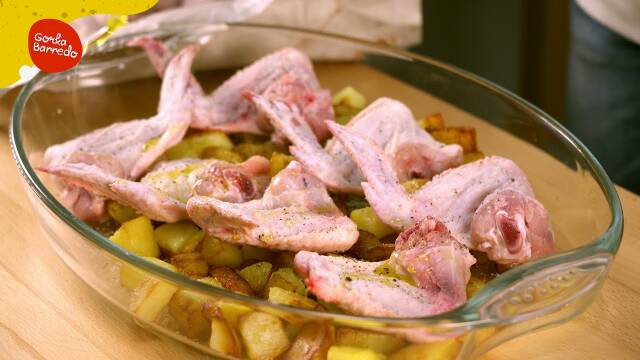 Foto de la receta Alitas de Pollo con Patatas al Horno
