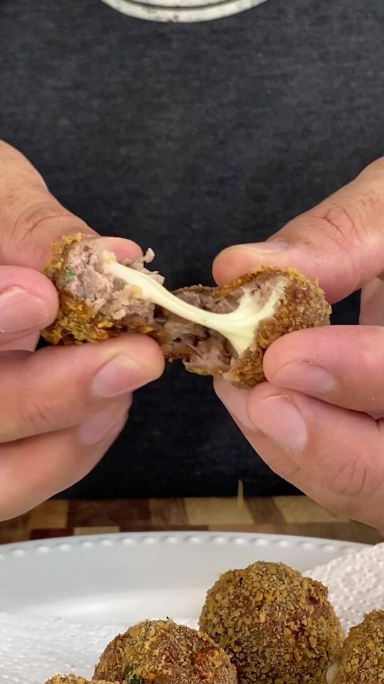 Albondigas Fritas Rellenas de Queso al Estilo Argentino: ¡Crujientes y Deliciosas!