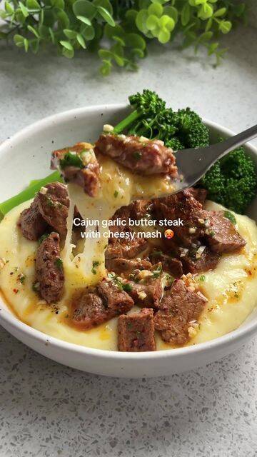 Cajun Garlic Butter Steak Bites with Creamy Cheesy Mash – High Protein, Low Calorie Delight
