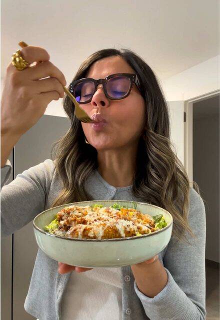Foto de la receta Ensalada César Saludable con Pollo Crujiente y Salsa de Yogurt Griego