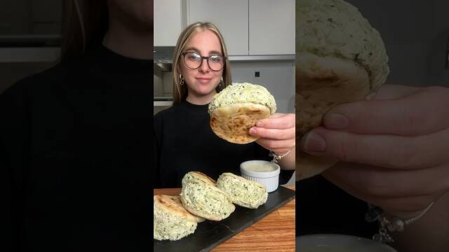 Foto de la receta Arepas de Chipa Rellenas de Reina Pepiada con Salsa de Ajo