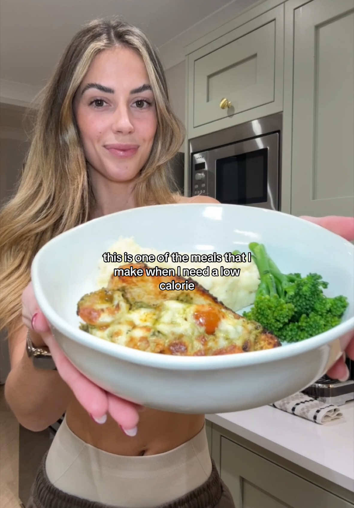 Low-Calorie Pesto Stuffed Chicken with Creamy Mashed Potatoes recipe thumbnail