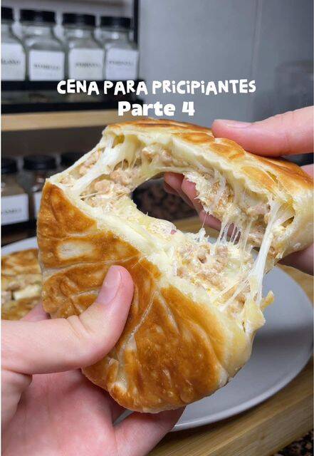 Cena Fácil y Deliciosa: Empanadas Rellenas de Carne con Queso recipe thumbnail