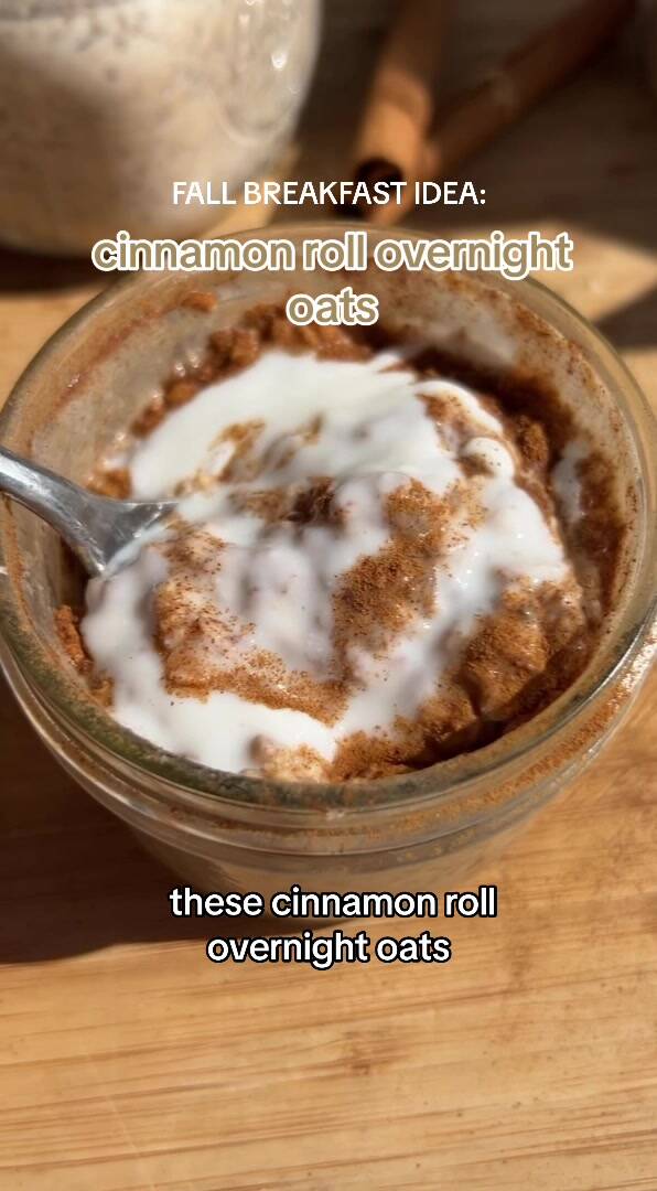 Protein-Packed Cinnamon Roll Overnight Oats for a Delicious & Energizing Breakfast recipe thumbnail