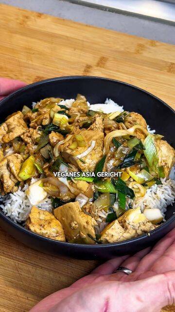 Crispy on the Outside, Juicy on the Inside: Vegan Chinese Braised Tofu with Leeks (Cōng shāo dòu fu) recipe thumbnail
