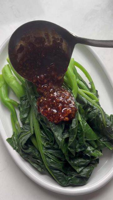 "Delicious Garlic Gai Lan with Oyster Sauce: A Dim Sum Delight Made Easy" recipe thumbnail