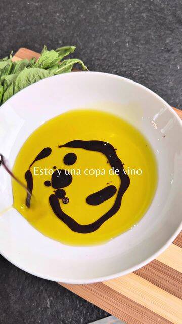 "Botana Fácil y Deliciosa de Aceitunas, Queso y Salami" recipe thumbnail