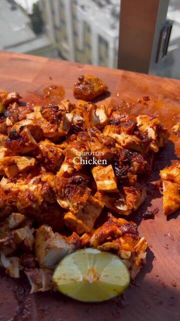 "Easy Homemade Chipotle Chicken: A Simple Meal Prep Recipe" recipe thumbnail